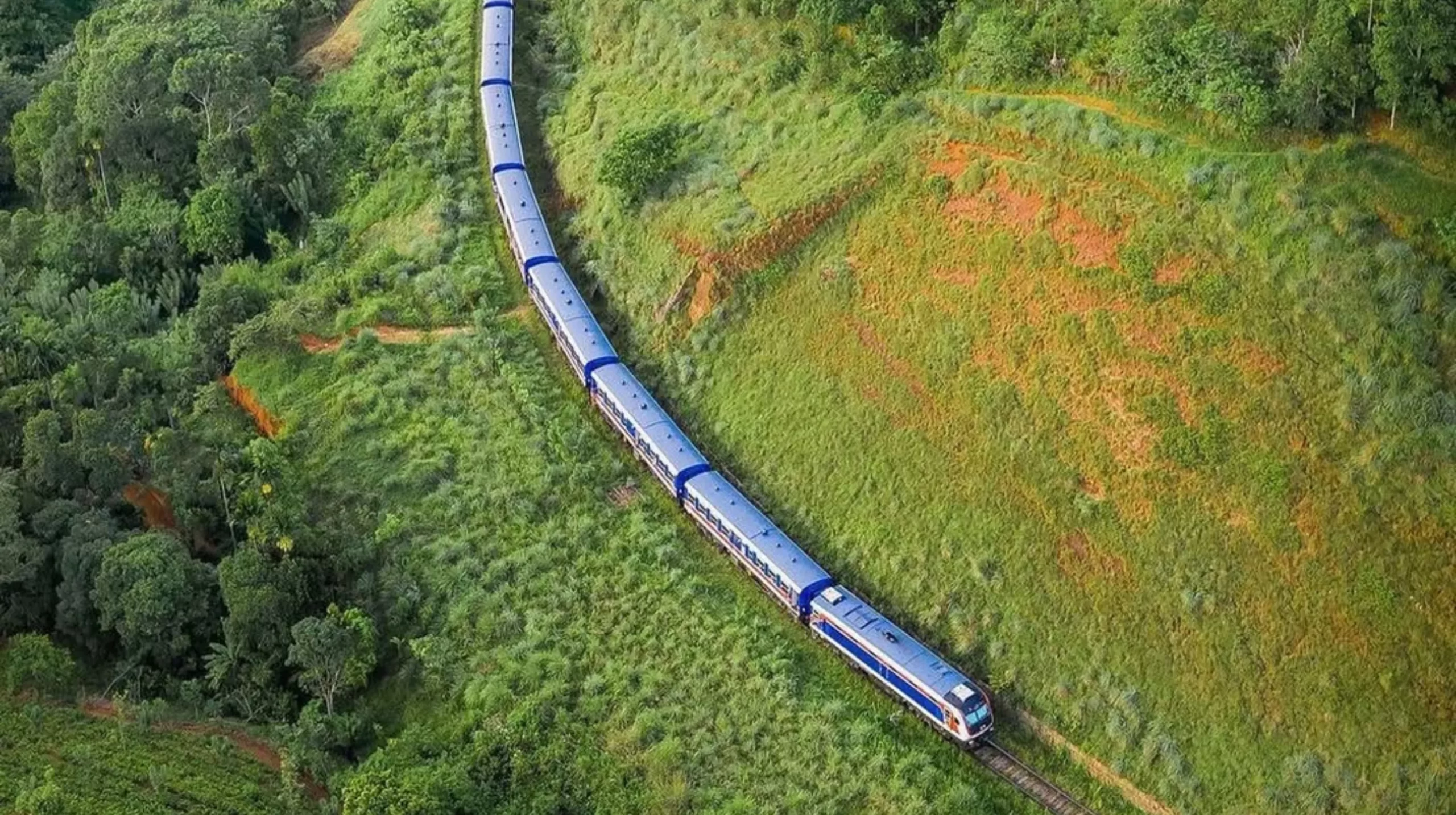 “Scenic train journey through Sri Lanka’s hill country”